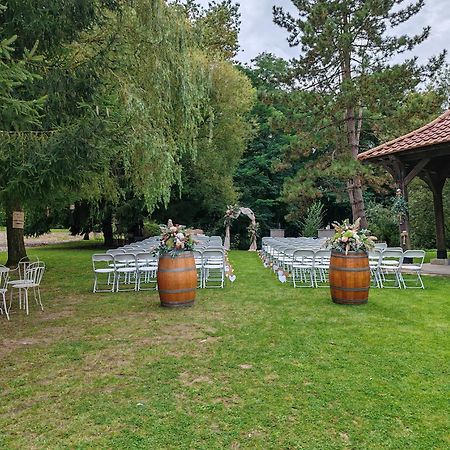 Logis-Hotel-Restaurant La Gentilhommiere Artres Экстерьер фото