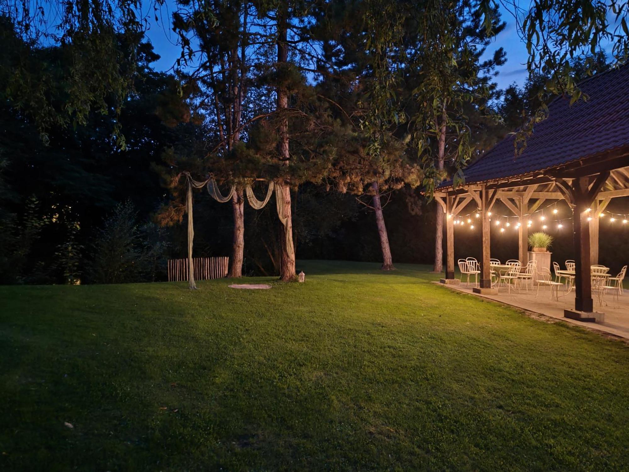 Logis-Hotel-Restaurant La Gentilhommiere Artres Экстерьер фото