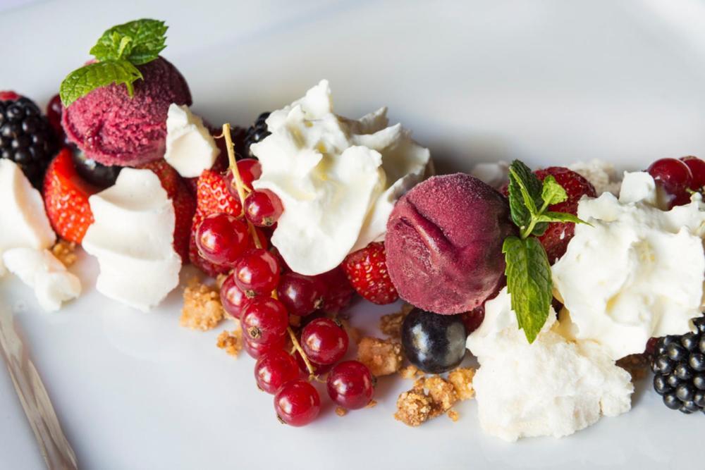 Logis-Hotel-Restaurant La Gentilhommiere Artres Экстерьер фото