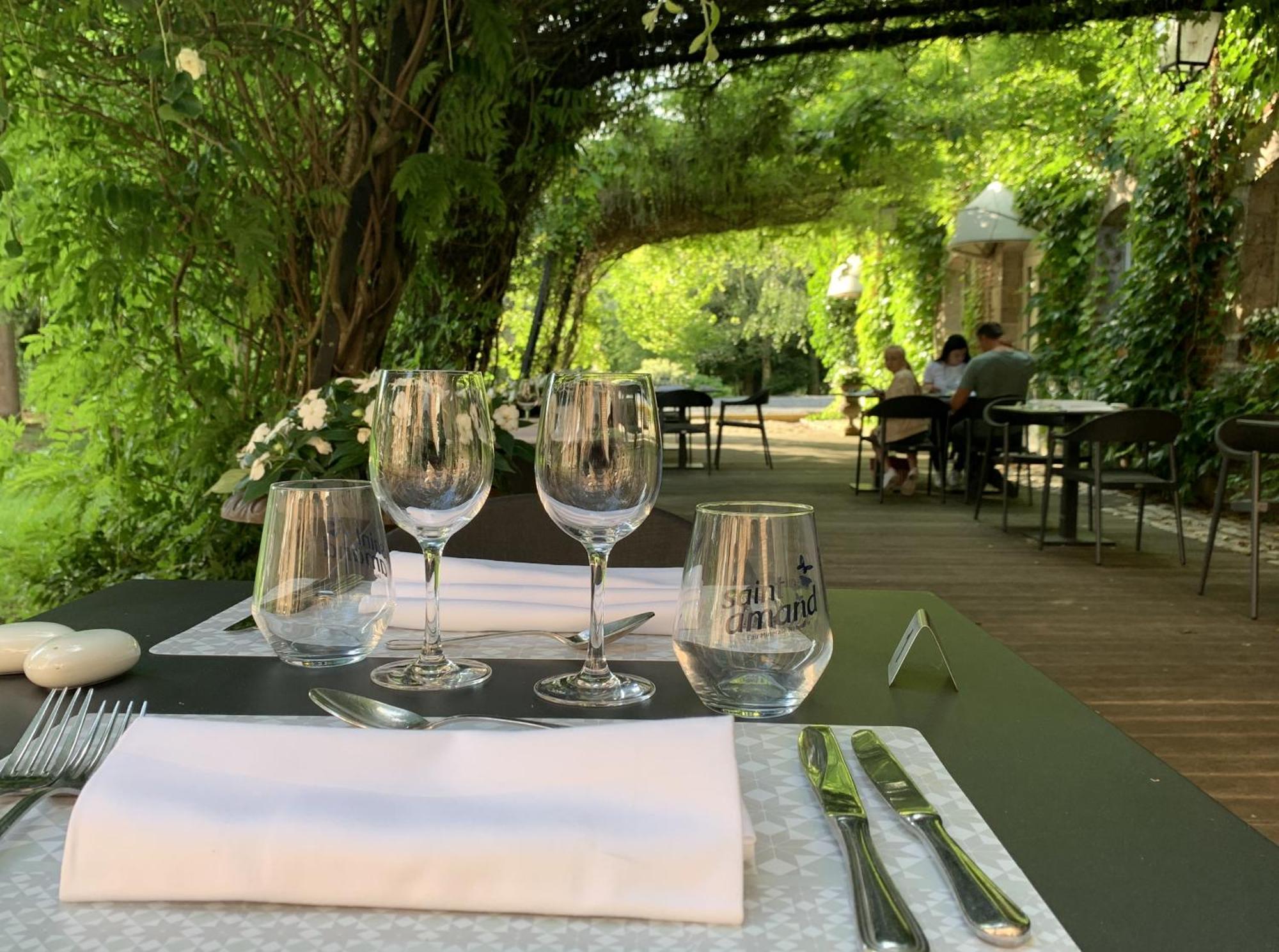 Logis-Hotel-Restaurant La Gentilhommiere Artres Экстерьер фото